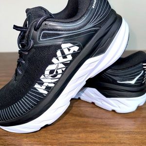 NWOT Hoka Bondi 7 size 8D (40)